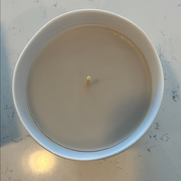 NEST CANDLE BRAND NEW WHITE TEA AND ROSEMARY SCENTED - Picture 4 of 4